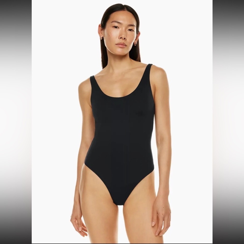 NWT ARITZIA never worn Babaton Contour Scoopneck Bodysuit Black Sleeveless Thong